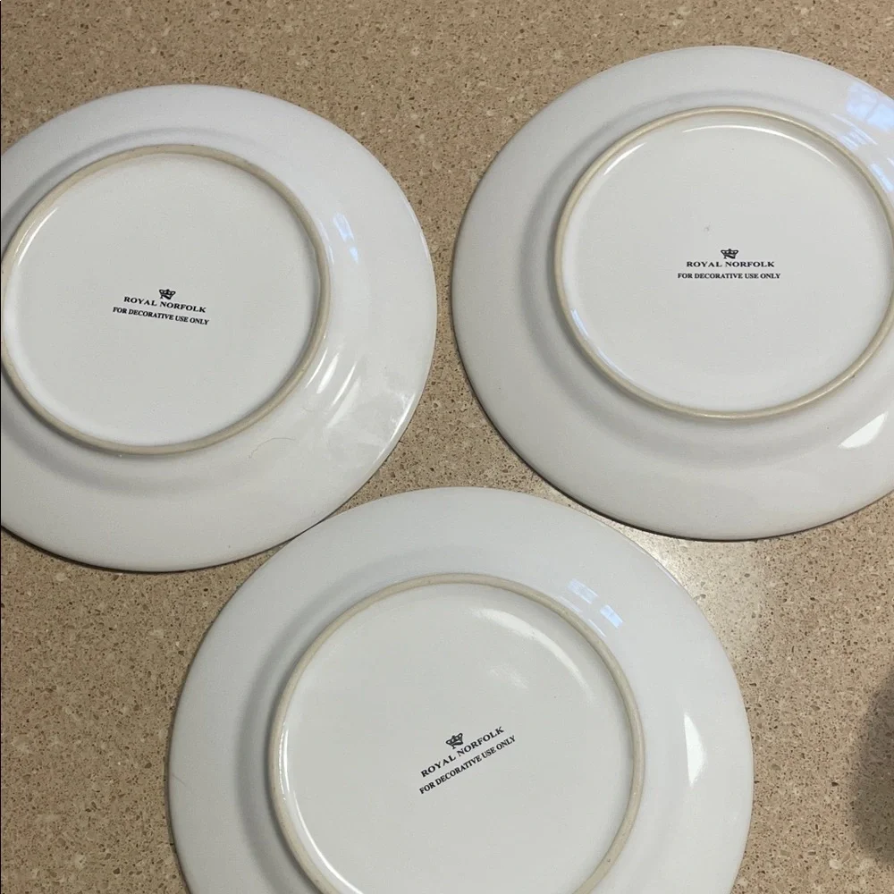 Royal Norfolk Santa Plates with Red and Green Accents